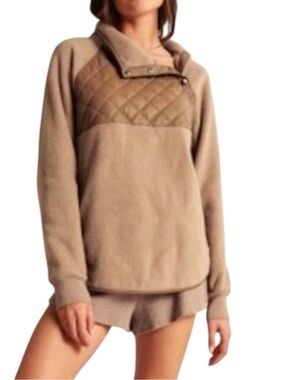 Abercrombie & Fitch Asymmetrical Snap Up Fleece Women Jacket. .